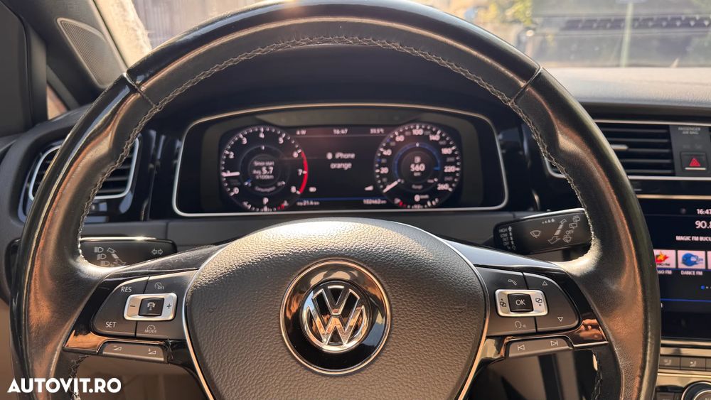 Volkswagen Golf - 25