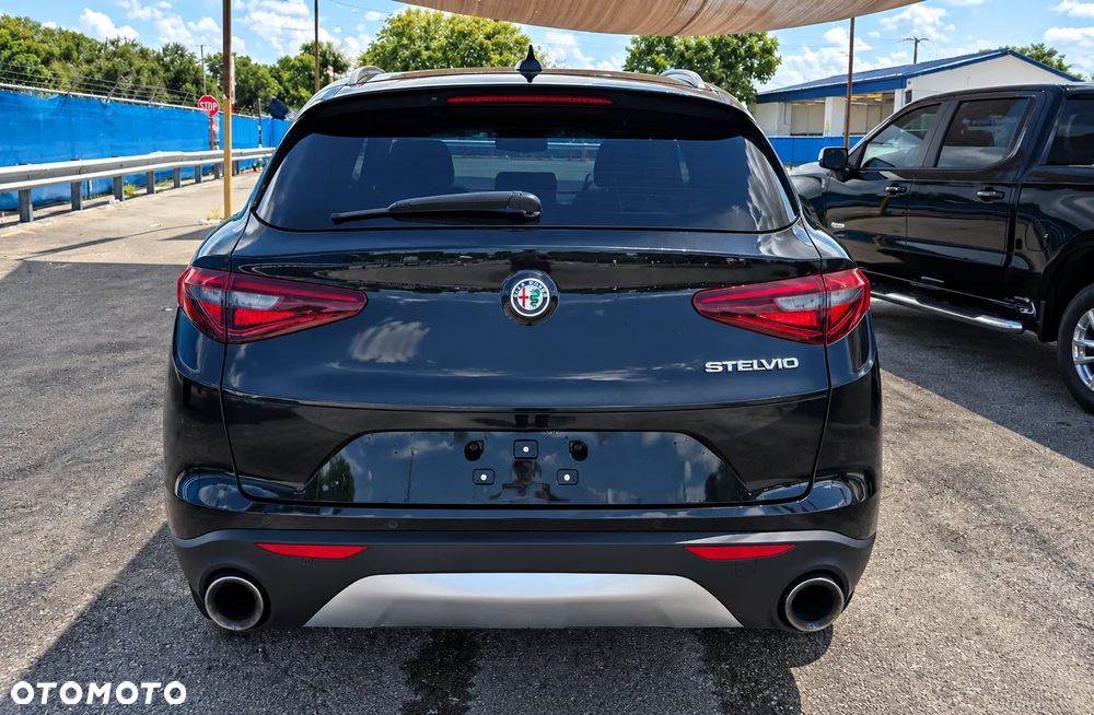 Alfa Romeo Stelvio - 7