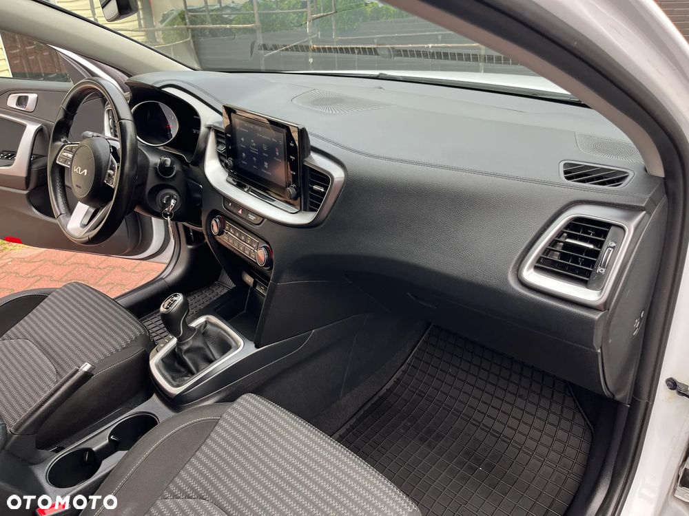 Kia Ceed 1.5 T-GDI M - 26
