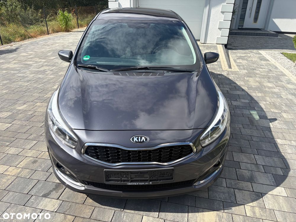 Kia Ceed 1.6 CRDi 136 ISG Dream Team Edition - 31