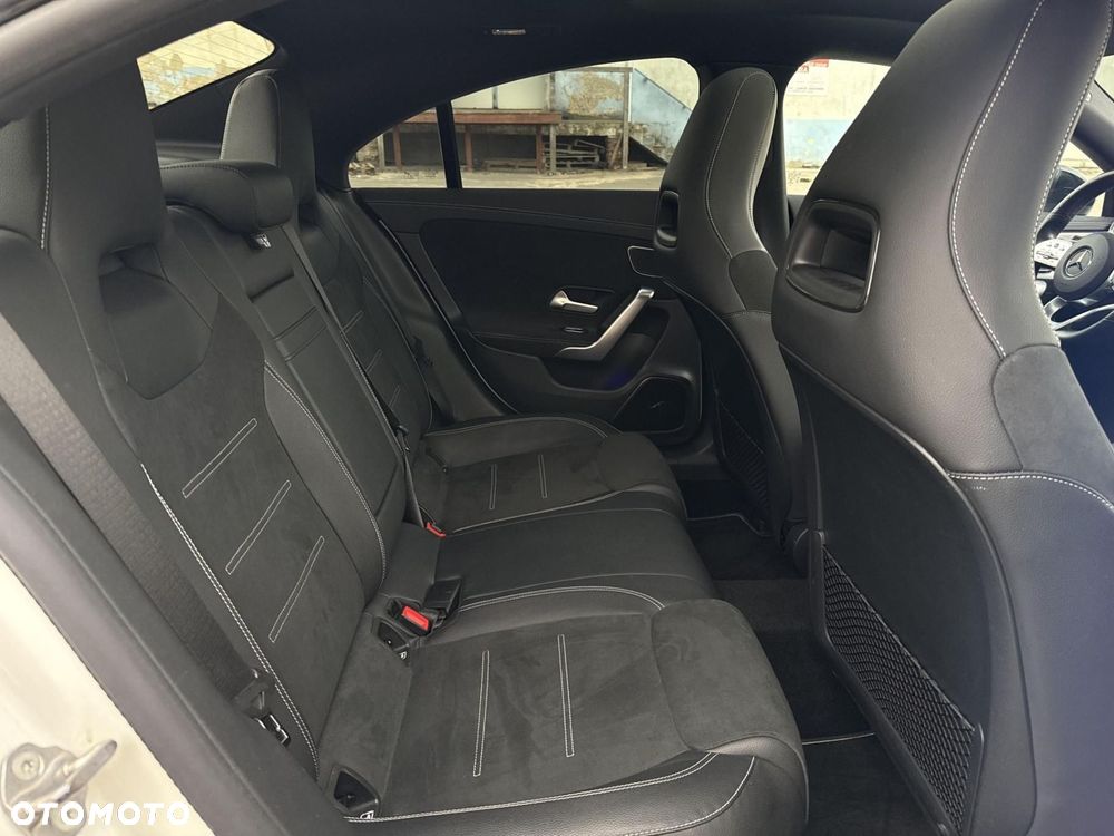 Mercedes-Benz CLA 200 7G-DCT - 23