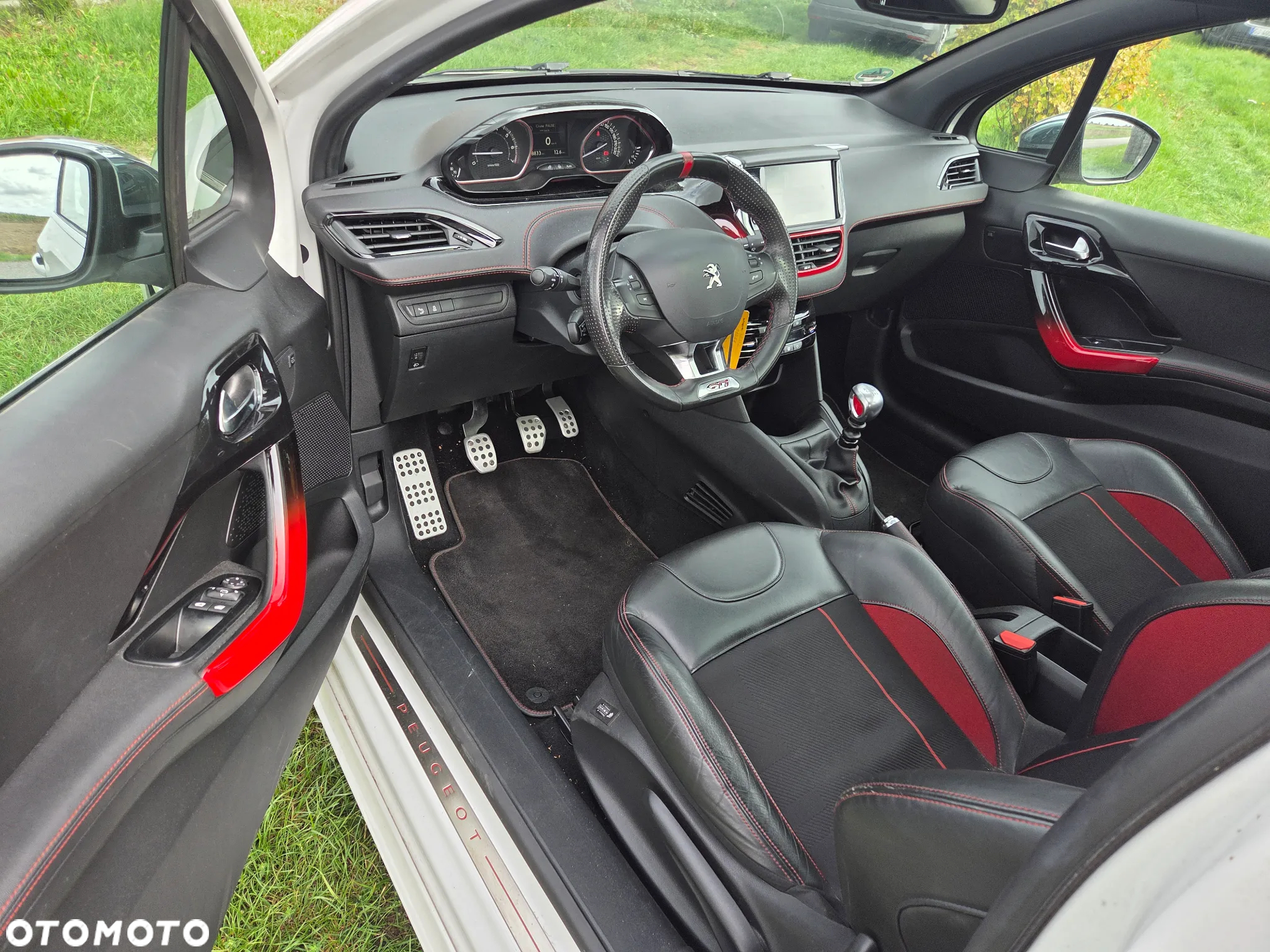 Peugeot 208 GTI 200 THP - 5