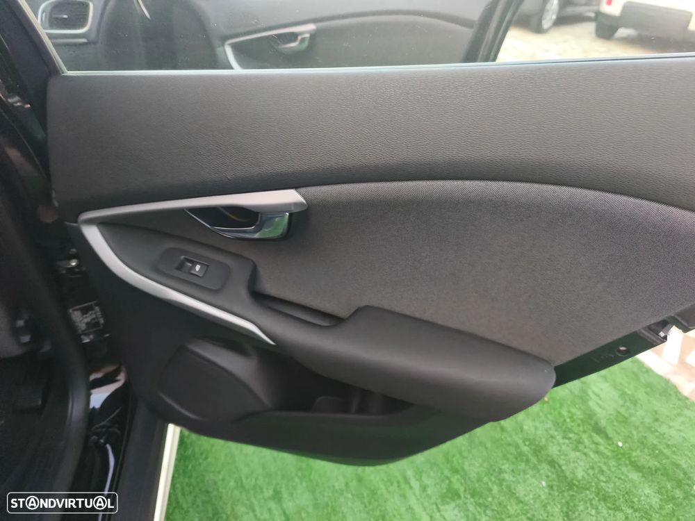 Volvo V40 Cross Country 2.0 D2 Summum - 25