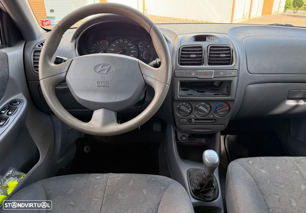 Hyundai Accent 1.3 GLS - 15