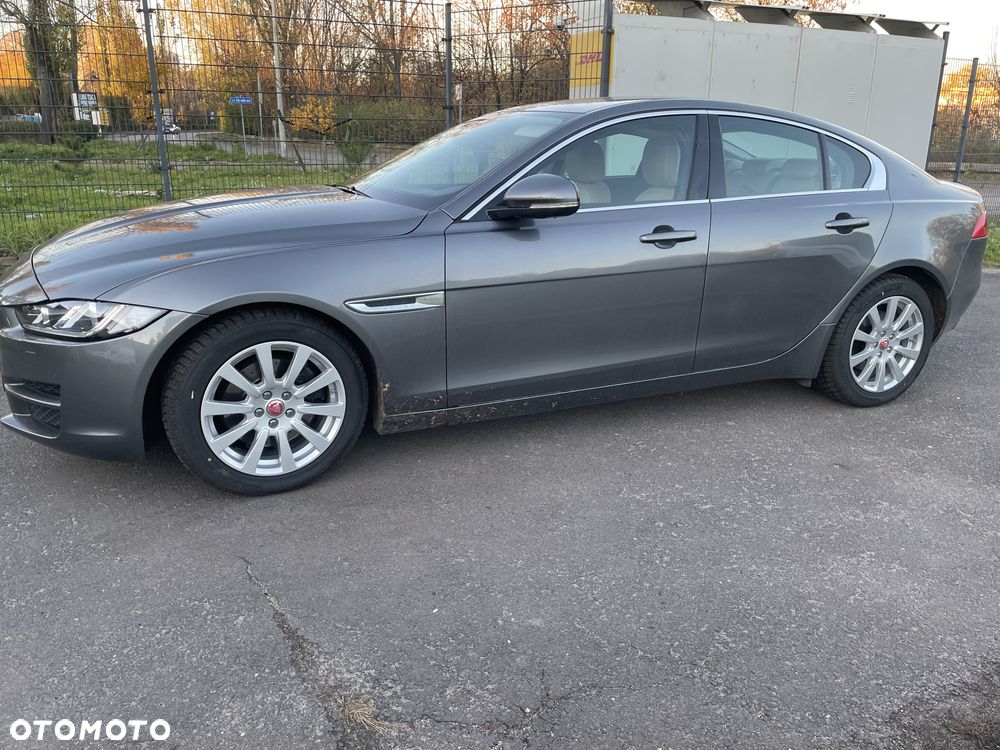 Jaguar XE 2.0 D Portfolio - 30