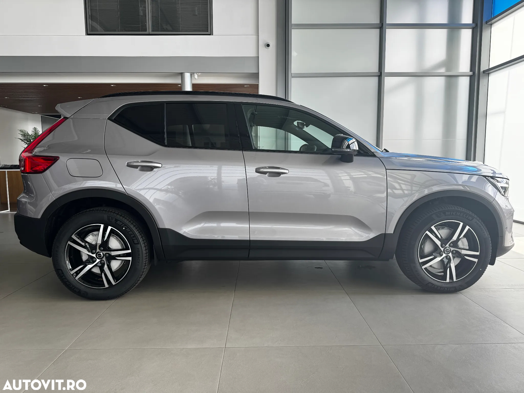 Volvo XC 40 B3 AT FWD MHEV Plus Dark - 4