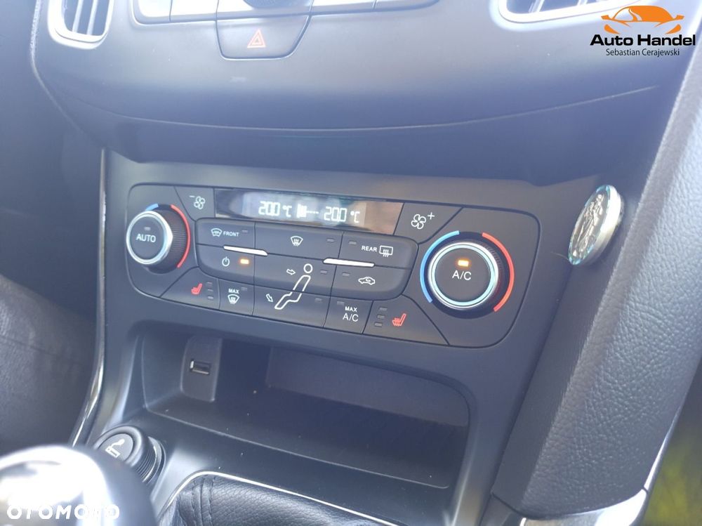Ford Focus Turnier 1.0 EcoBoost Start-Stopp-System TITANIUM - 24