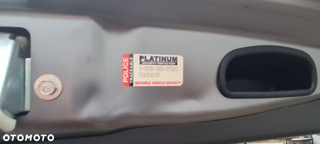 Mitsubishi Outlander 2.0 4WD Plug-In Hybrid Plus - 18