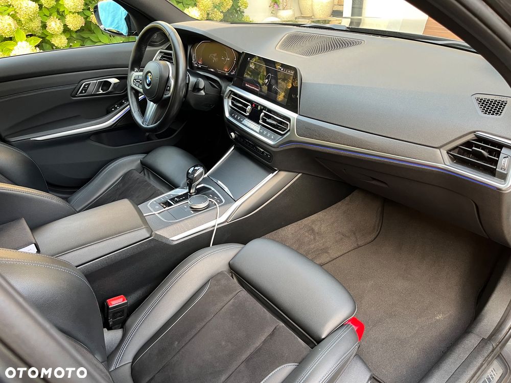 BMW Seria 3 330i xDrive M Sport sport - 24