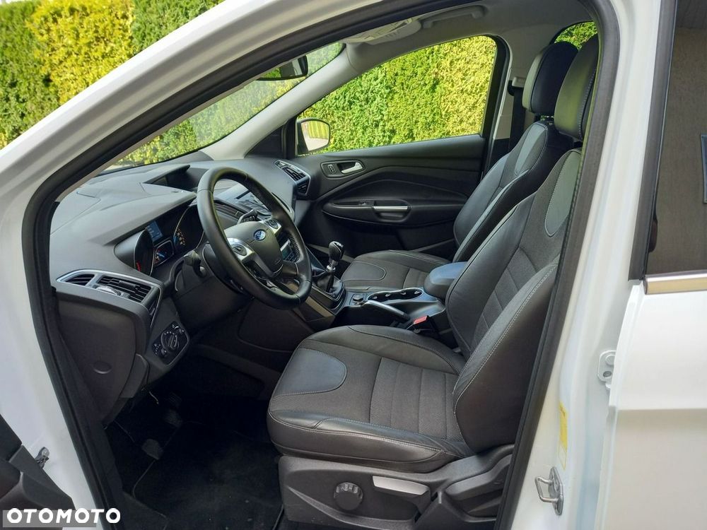 Ford Kuga 1.6 EcoBoost 2x4 Titanium - 26