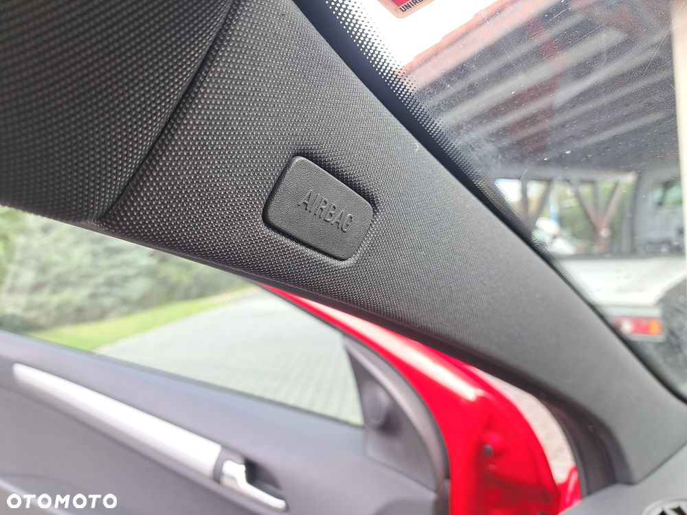 Opel Astra GTC 1.6 Sport - 29