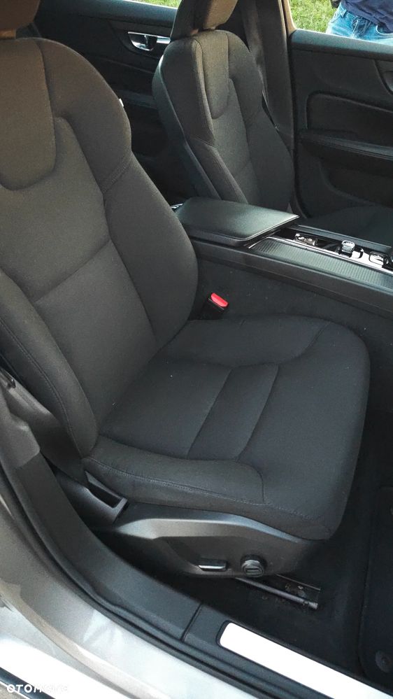 Volvo V60 B3 B DKG Momentum - 13