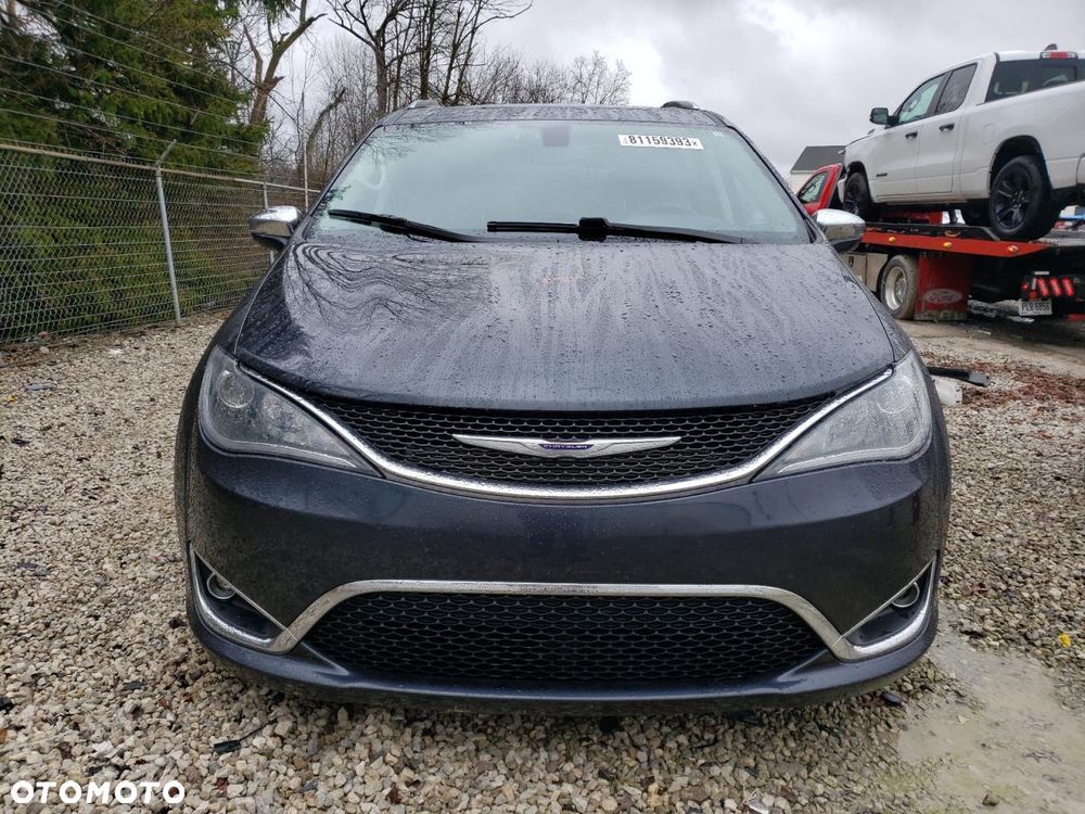 Chrysler Pacifica - 5