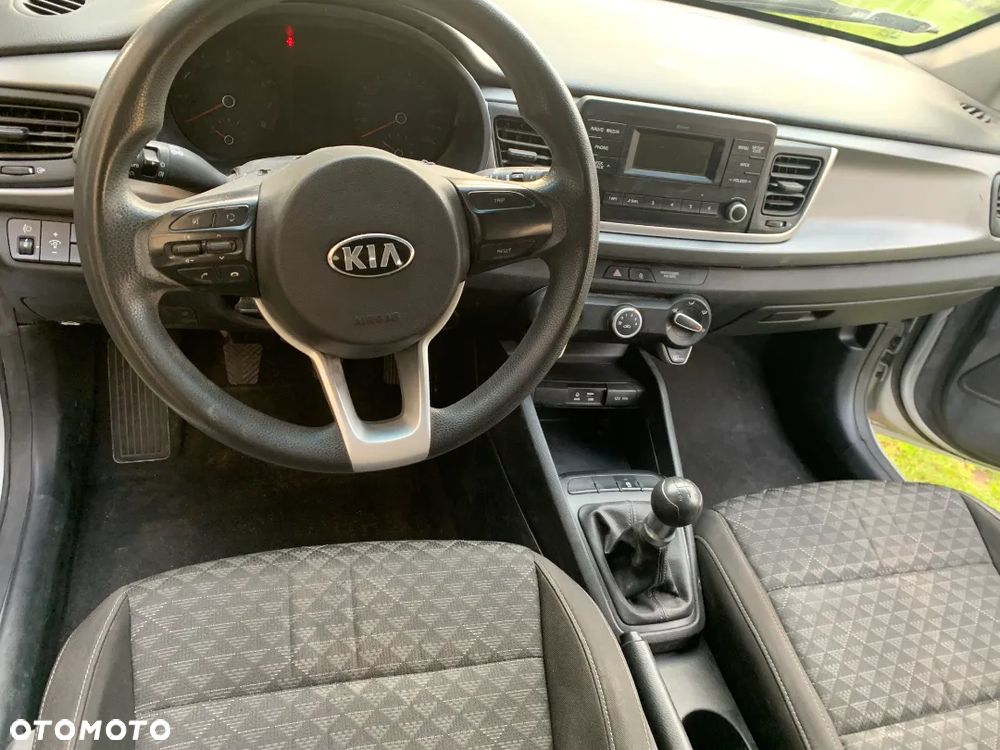 Kia Rio 1.2 L - 8