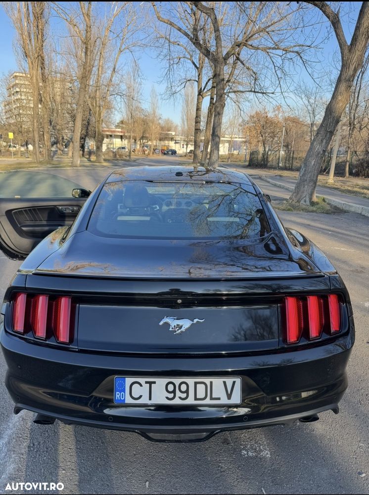 Ford Mustang - 4