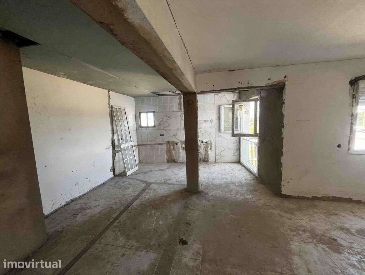 T3 último andar no Barreiro em remodelação com grande potencial - Grande imagem: 3/9