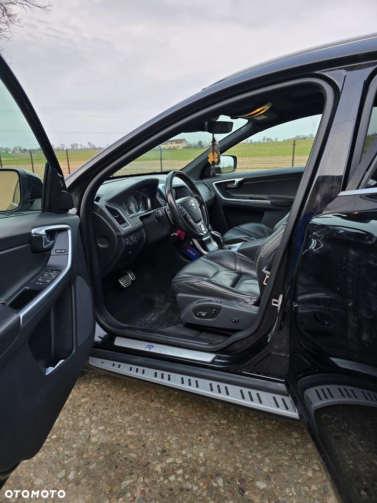 Volvo XC 60 D5 AWD R-Design Momentum - 17