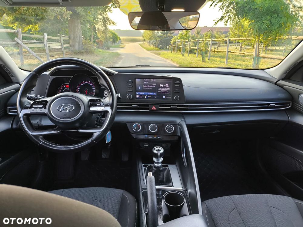 Hyundai Elantra - 14