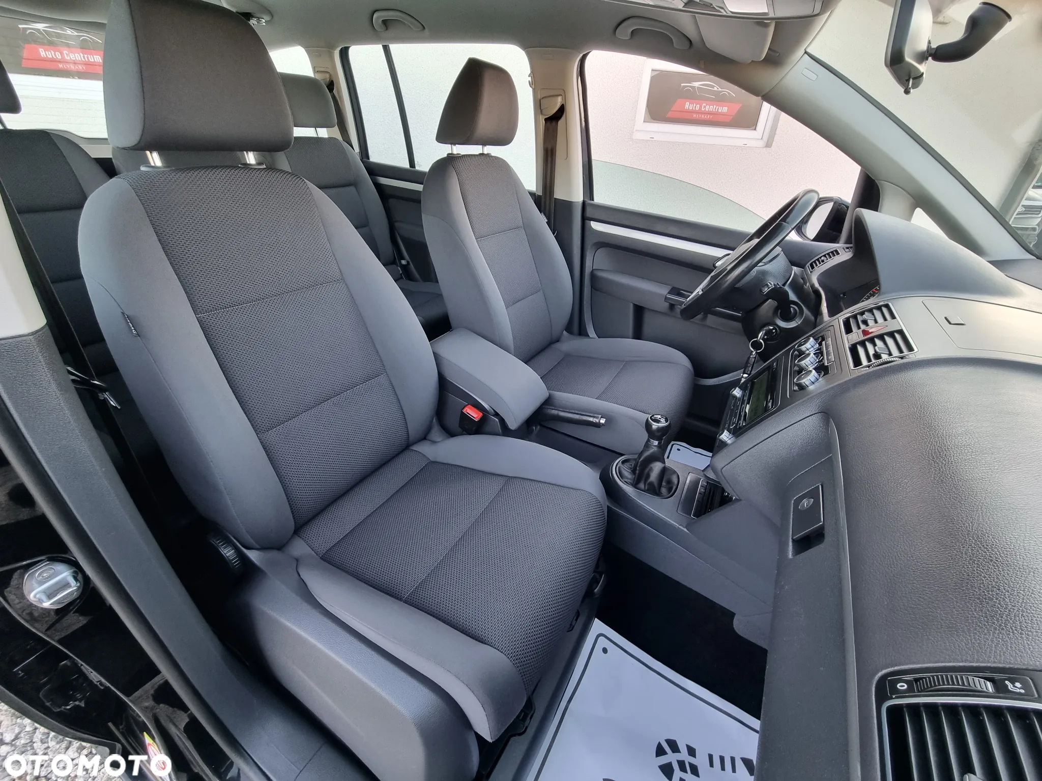 Volkswagen Touran - 11