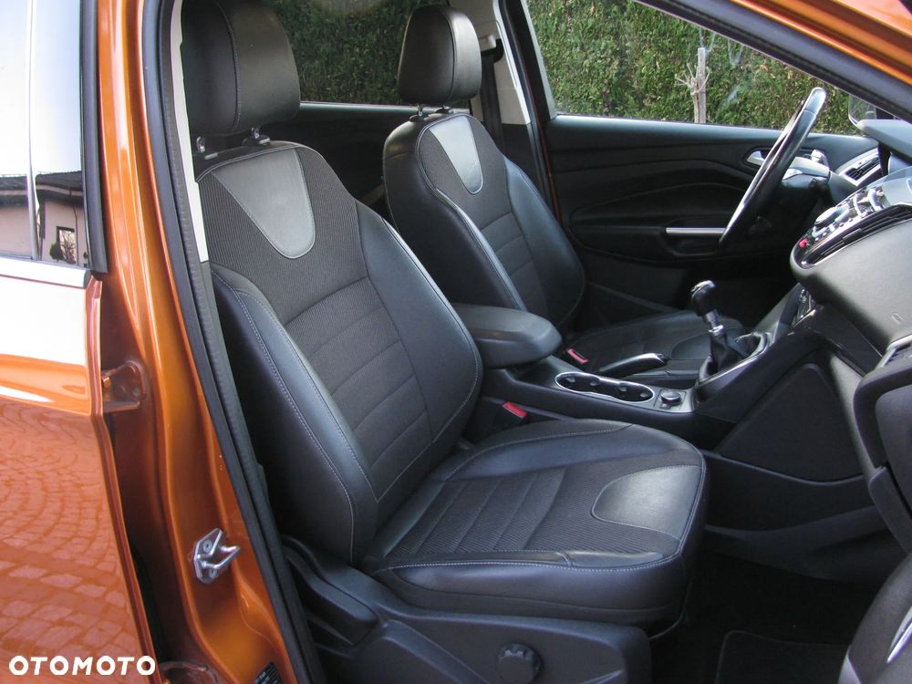 Ford Kuga 2.0 TDCi 2x4 Titanium - 17