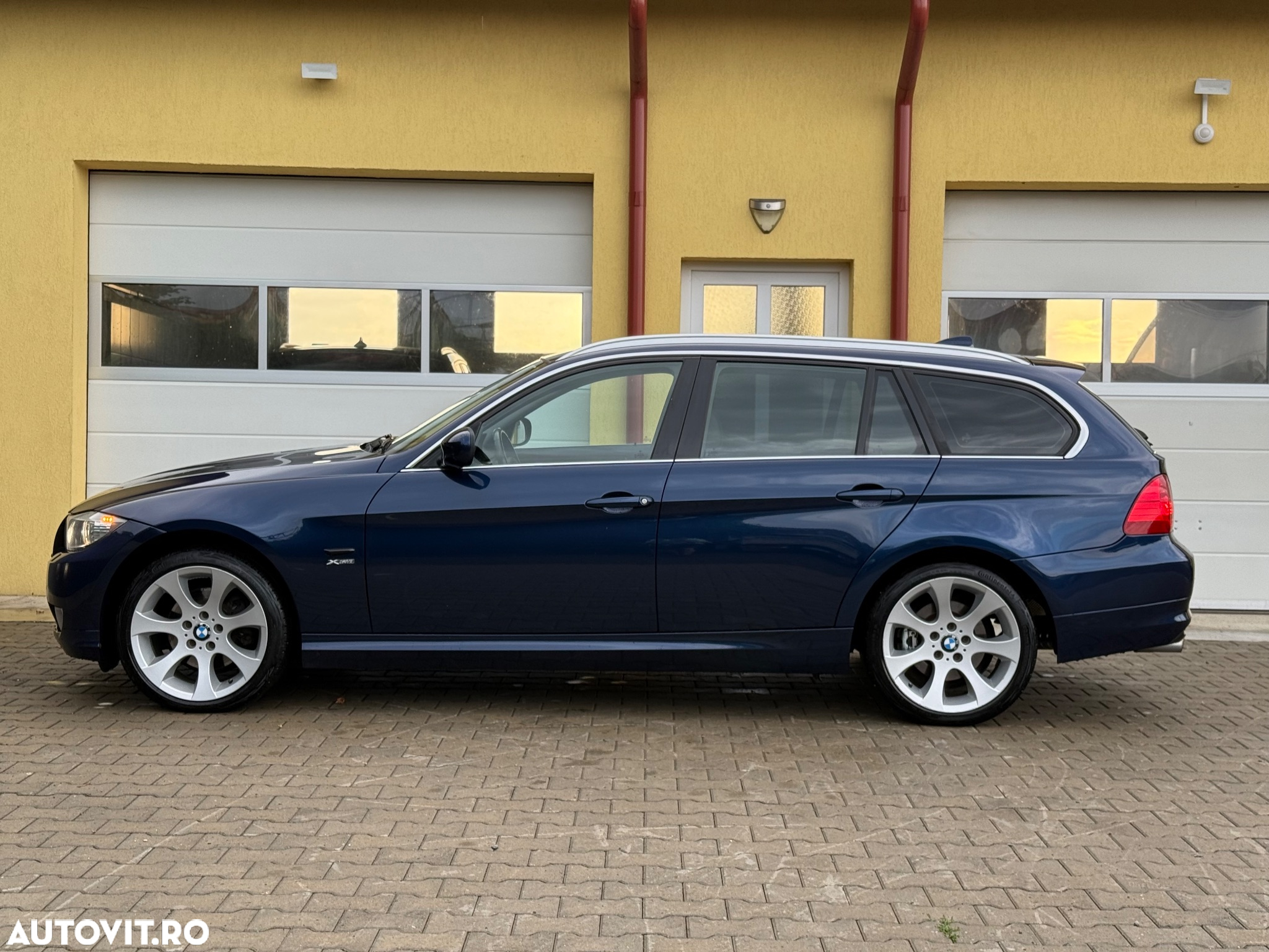 BMW Seria 3 320d Touring xDrive Aut. - 31