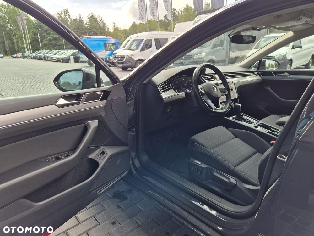 Volkswagen Passat 2.0 TDI SCR DSG Business - 9