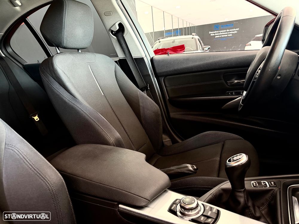 BMW 320 d Sport Line - 30
