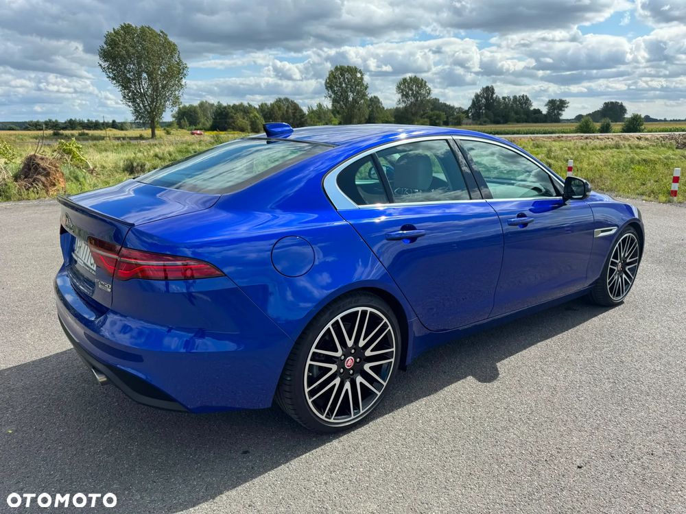 Jaguar XE 25t Prestige - 18
