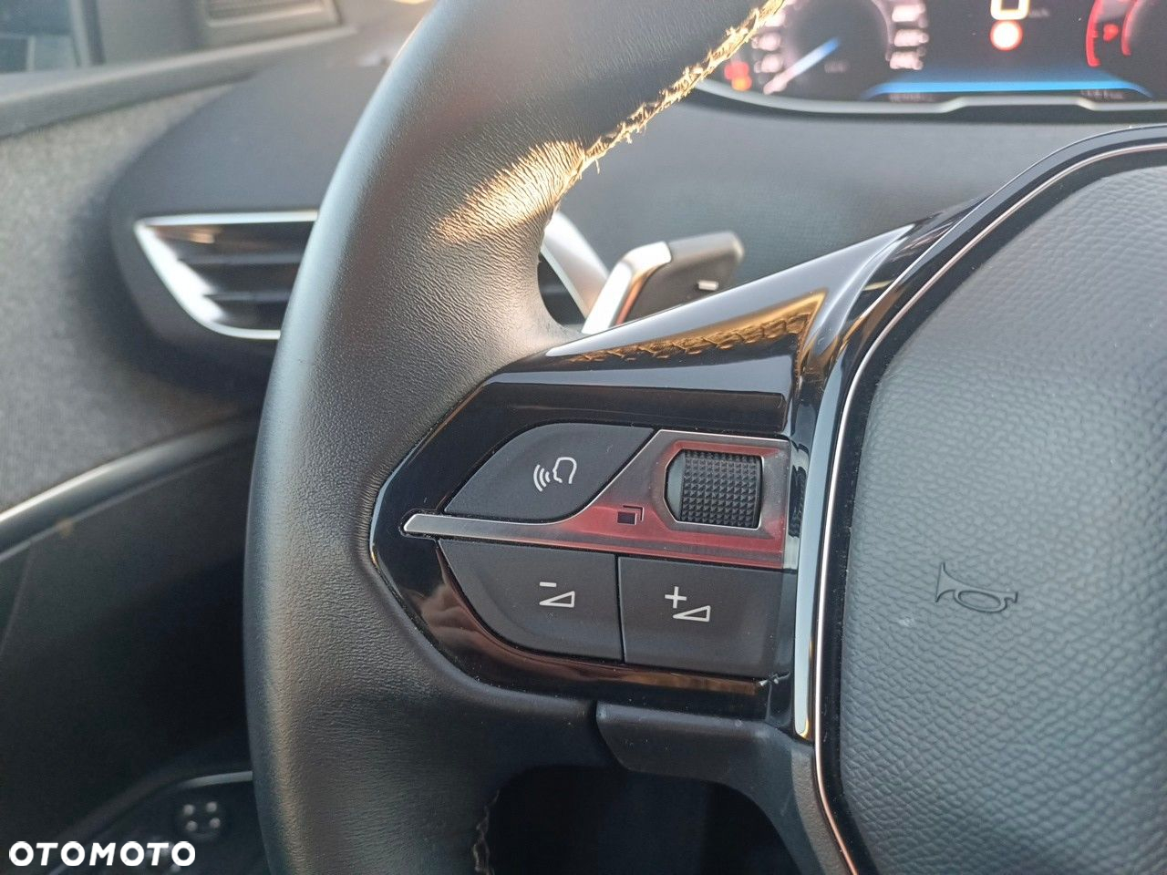 Peugeot 3008 1.5 BlueHDi Allure Pack S&S EAT8 - 19