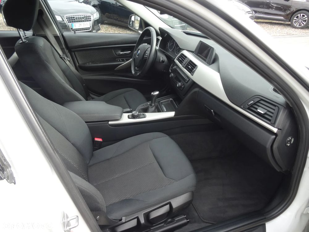 BMW Seria 3 318d - 17
