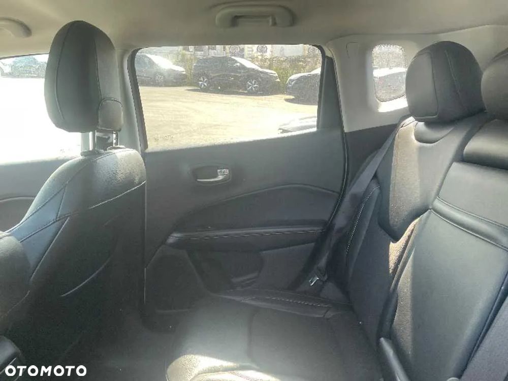 Jeep Compass - 12