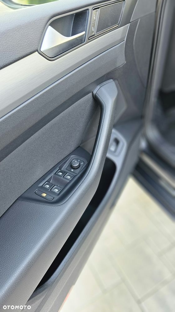 Volkswagen Passat Variant 2.0 TDI EVO Elegance DSG - 27