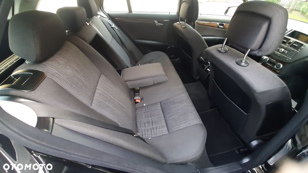 Mercedes-Benz Klasa C 180 BlueEFFICIENCY Elegance - 32