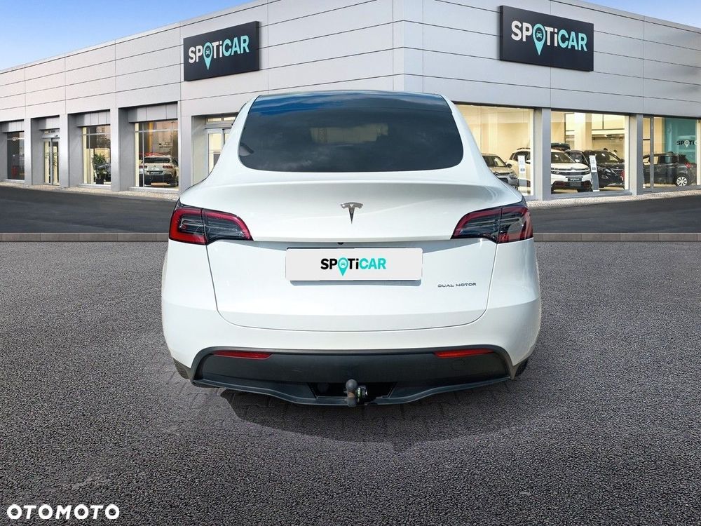 Tesla Model Y Long Range AWD - 6