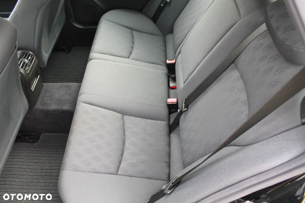 Mercedes-Benz Klasa C 200 CGI Elegance - 28