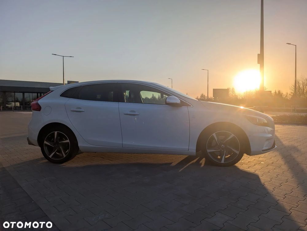 Volvo V40 D3 R-Design - 15