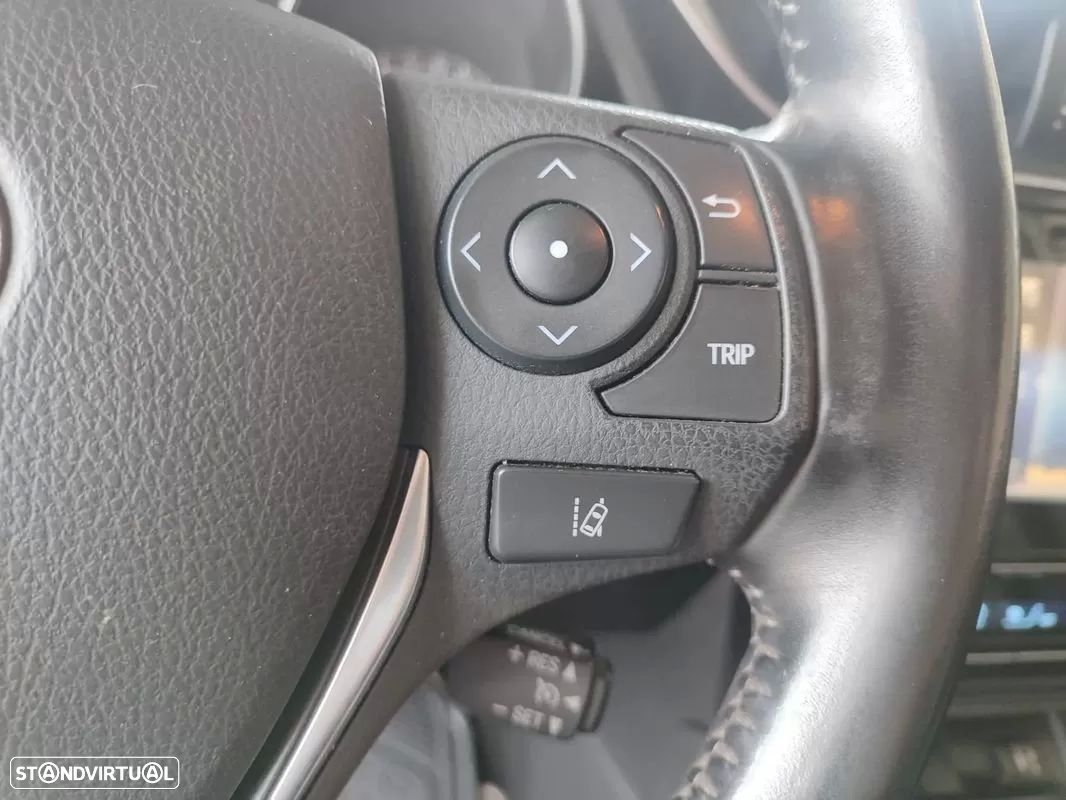 Toyota Auris Touring Sports 1.8 HSD Comfort+P.Sport - 26