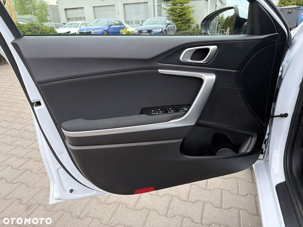 Kia Ceed 1.5 T-GDI M - 11