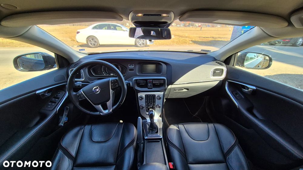 Volvo V40 Cross Country T3 Drive-E Ocean Race - 8