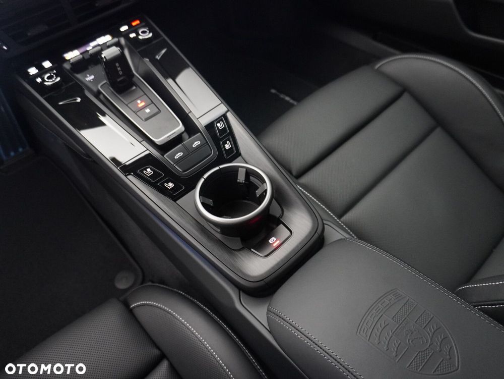 Porsche 911 Targa T-Hybrid 4 GTS - 30
