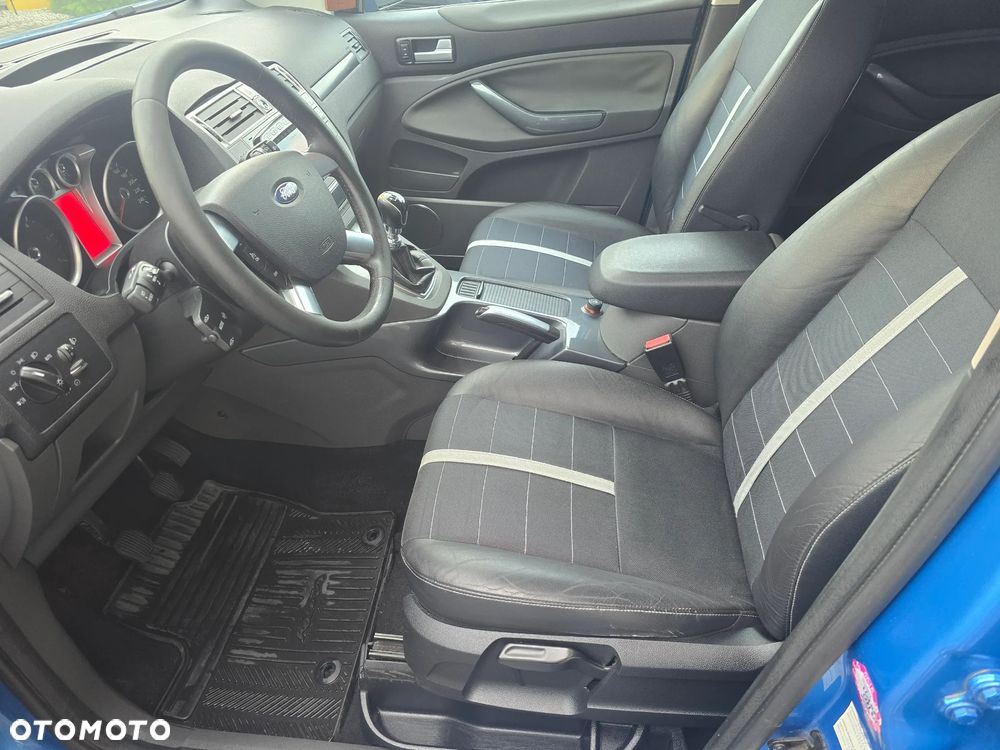 Ford Kuga 2.0 TDCi 2x4 Titanium - 4