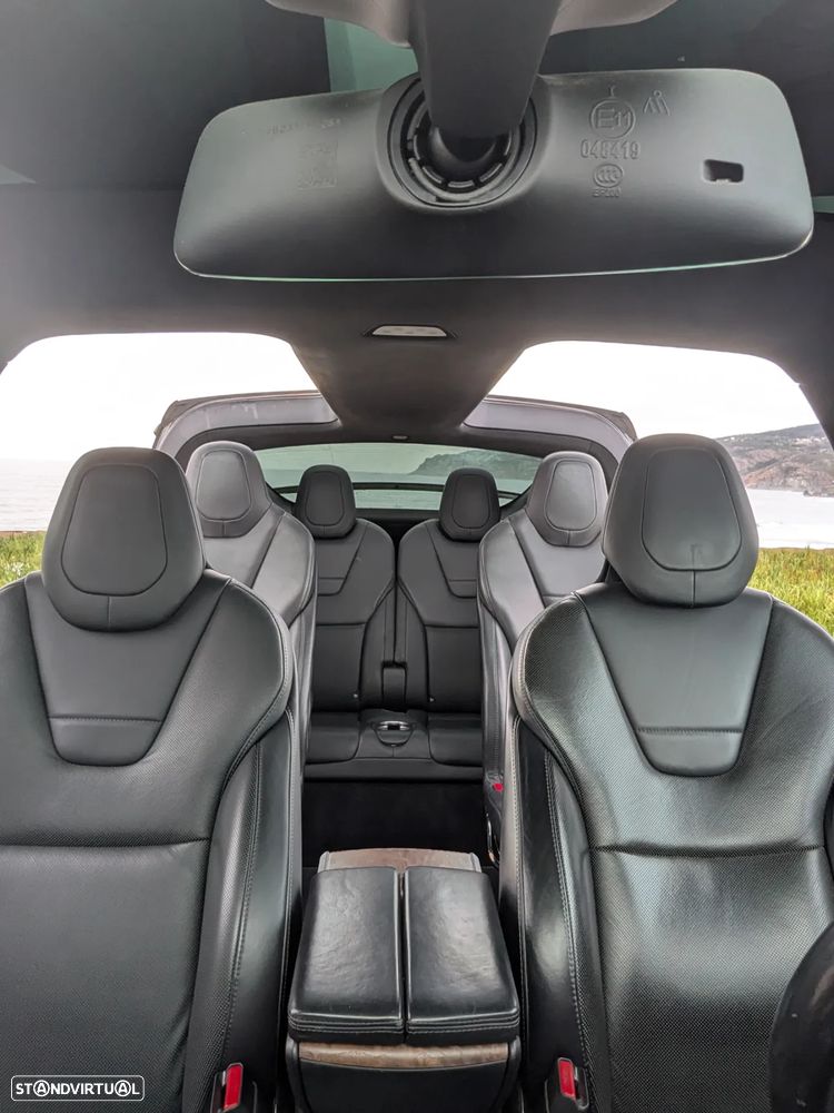 Tesla Model X 90D - 13