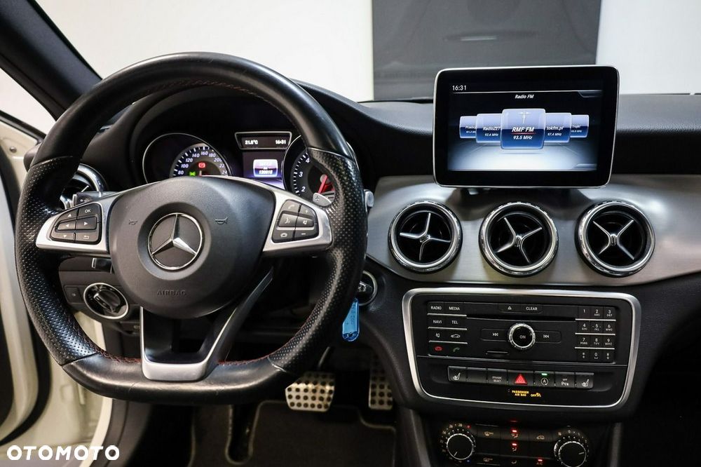 Mercedes-Benz GLA 200 7G-DCT AMG Line - 14
