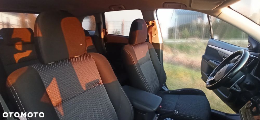 Mitsubishi Outlander 2.0 Intense 4WD CVT - 12