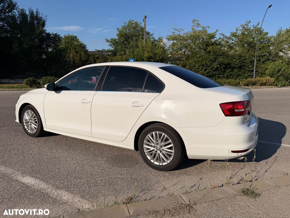 Volkswagen Jetta 2.0 TDI DPF Trendline - 4