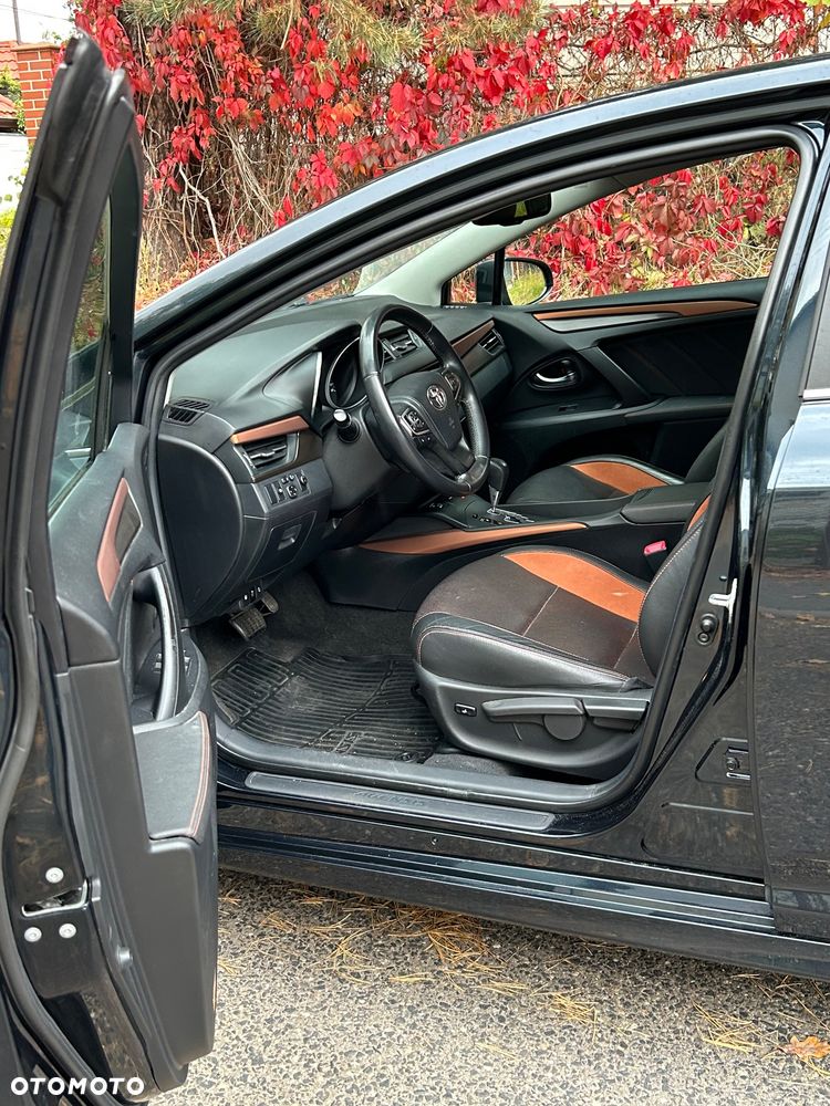 Toyota Avensis 1.8 Premium MS - 12