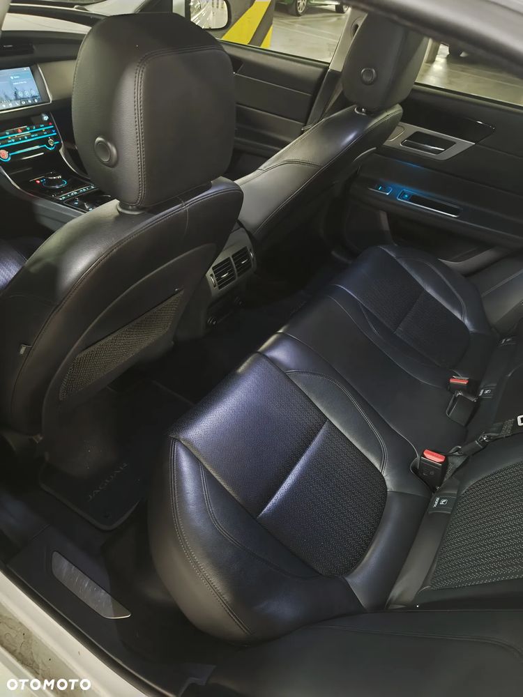 Jaguar XF 2.0 i4D Prestige - 7