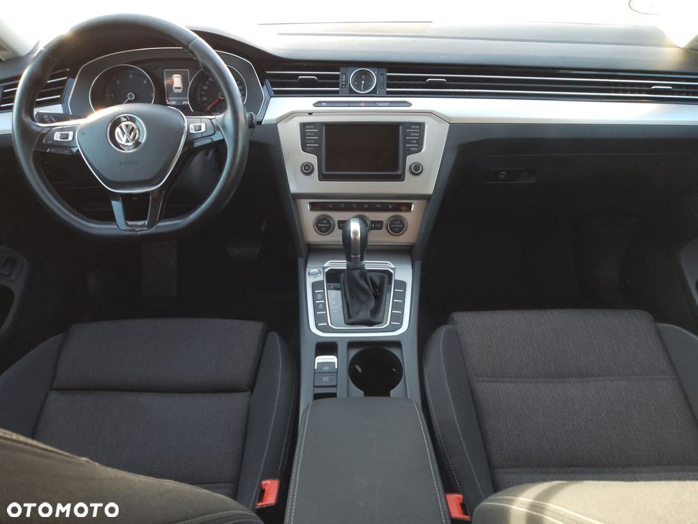 Volkswagen Passat 2.0 TDI SCR DSG Comfortline - 8