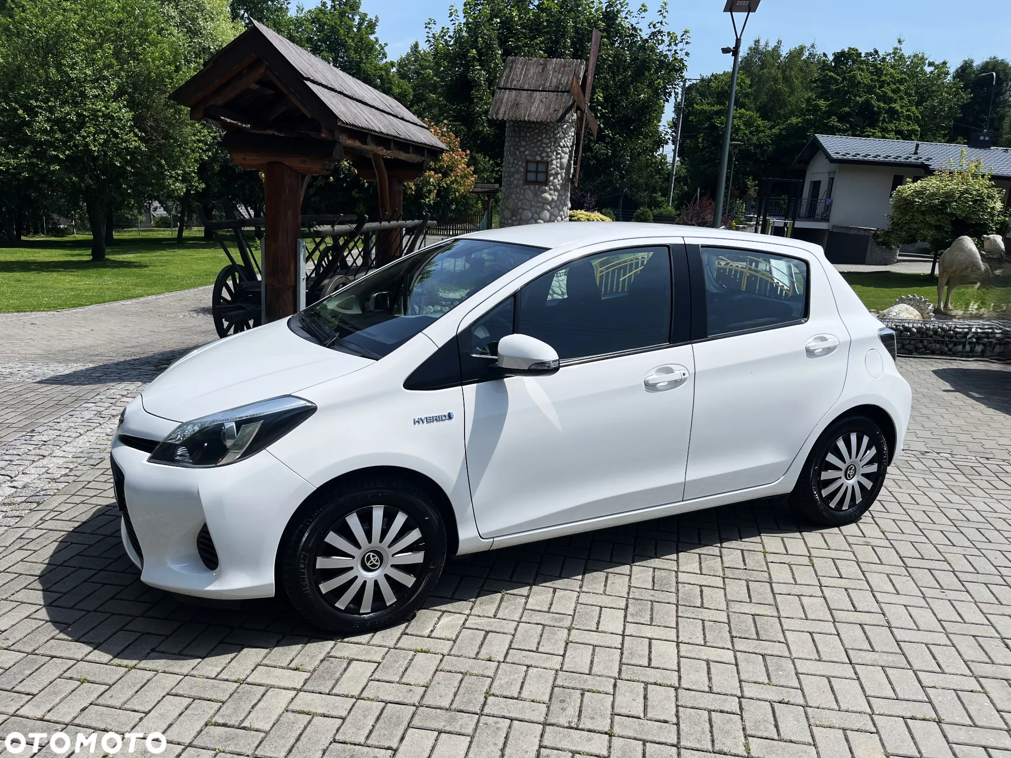 Toyota Yaris Hybrid 100 Premium - 5