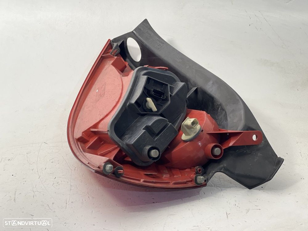 Farolim Esq Trás RENAULT MEGANE II REF. 8200413214 - 4